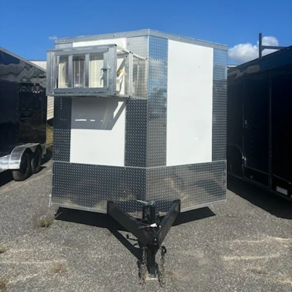 Rooftop air conditioner installed on enclosed cargo trailer roof